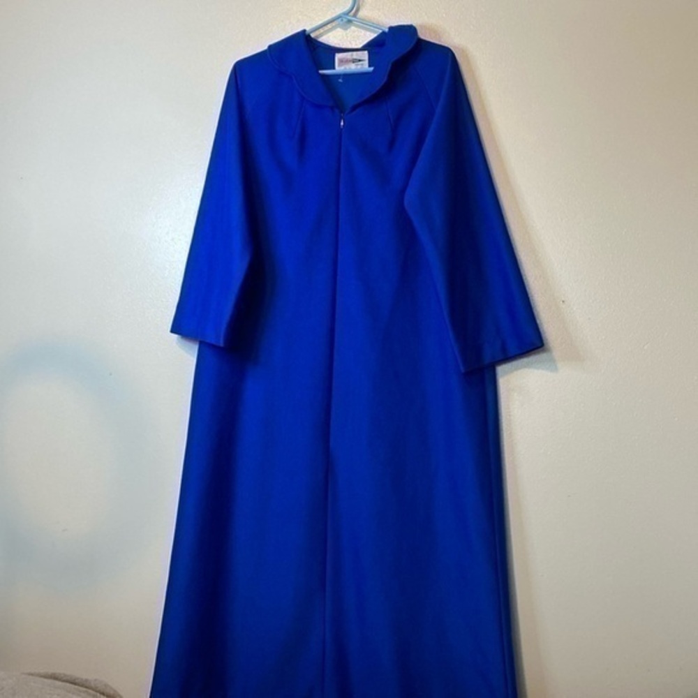 Shadow line royal blue zip up long sleeve cozy collard night gown picket robe m
